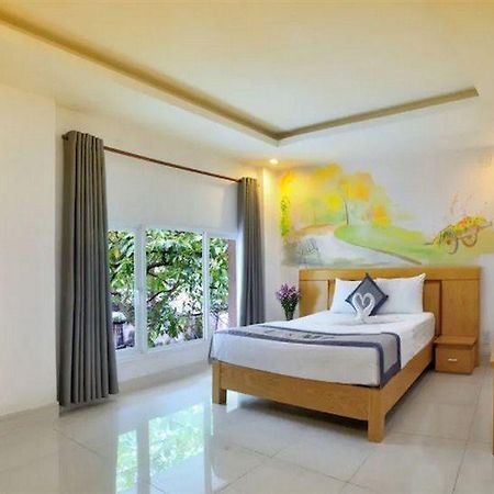 U And Me Hotel Tan Phong Exterior photo