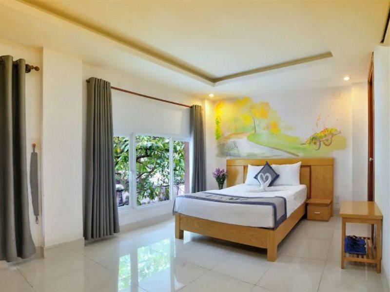 U And Me Hotel Tan Phong Exterior photo